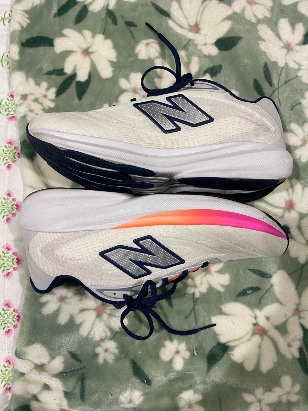 New Balance Women's 680 Fresh Foam White Navy Running Sneakers 8.5 - Picture 4 of 10